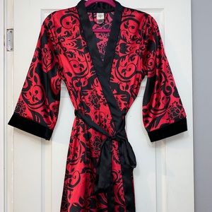 Women's pink and black robe